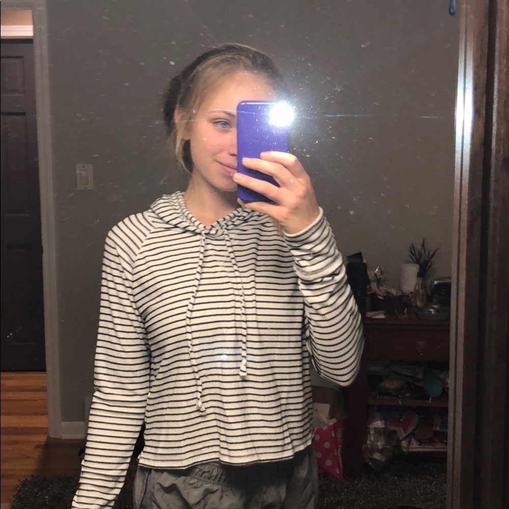 hollister cropped long sleeve